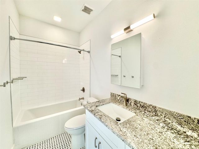 2102 Mechanic Street 305, Galveston, TX 77550