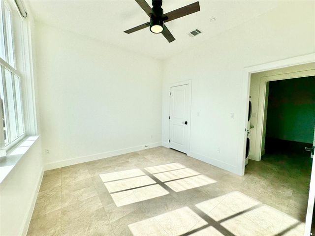 2102 Mechanic Street 305, Galveston, TX 77550