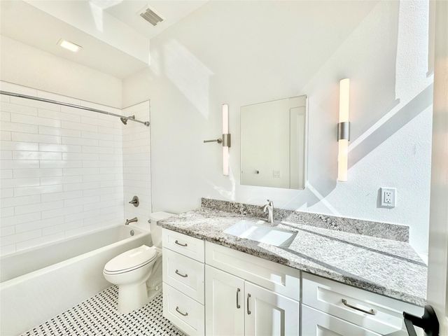 2102 Mechanic Street 305, Galveston, TX 77550
