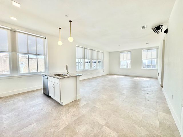 2102 Mechanic Street 305, Galveston, TX 77550