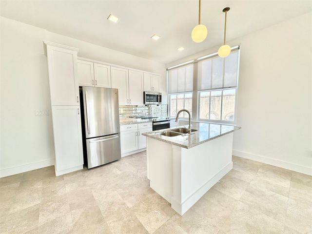 2102 Mechanic Street 305, Galveston, TX 77550