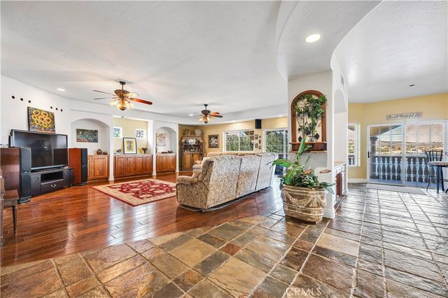 21990 Village Way, Canyon Lake, CA 92587