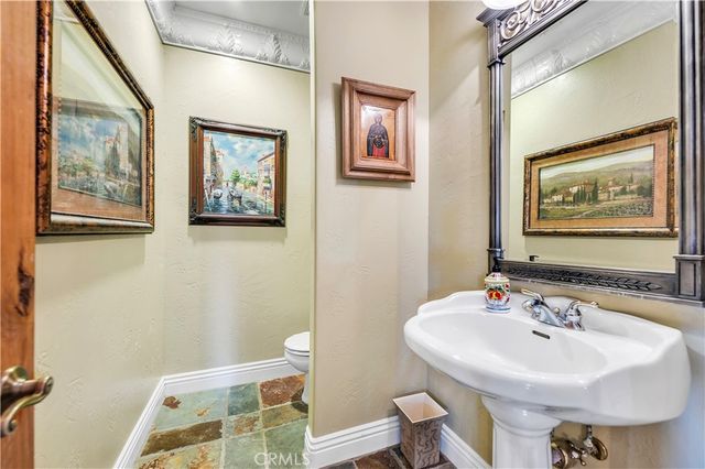 21990 Village Way, Canyon Lake, CA 92587