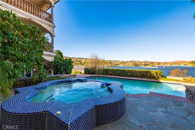 21990 Village Way, Canyon Lake, CA 92587