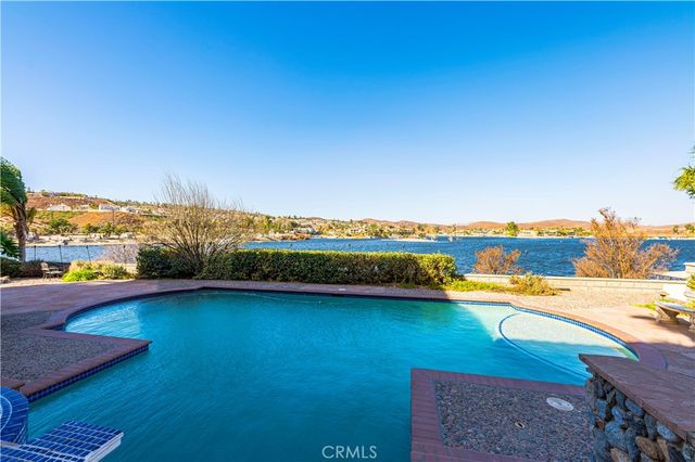 21990 Village Way, Canyon Lake, CA 92587