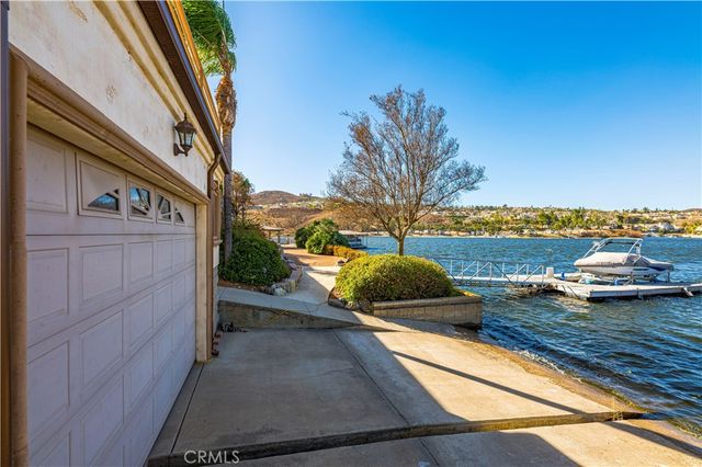 21990 Village Way, Canyon Lake, CA 92587