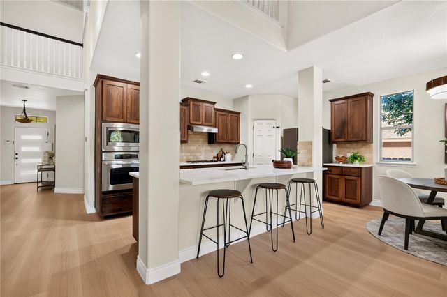 212 Great Circle CV, Austin, TX 78717