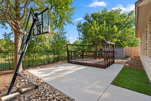 212 Great Circle CV, Austin, TX 78717