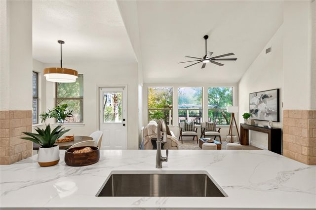 212 Great Circle CV, Austin, TX 78717