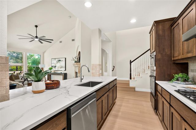 212 Great Circle CV, Austin, TX 78717