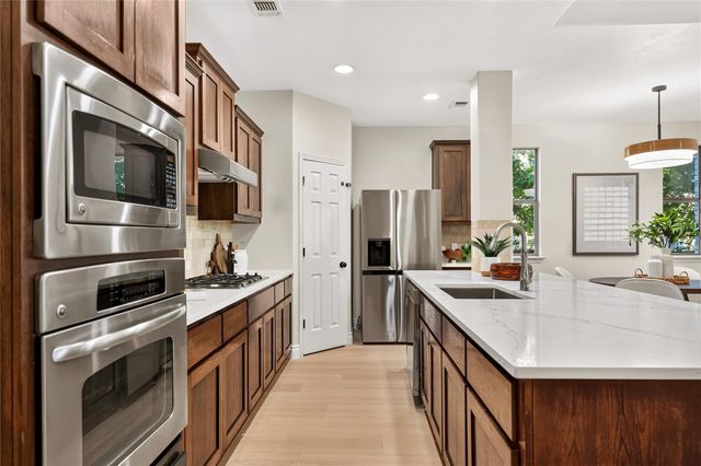 212 Great Circle CV, Austin, TX 78717