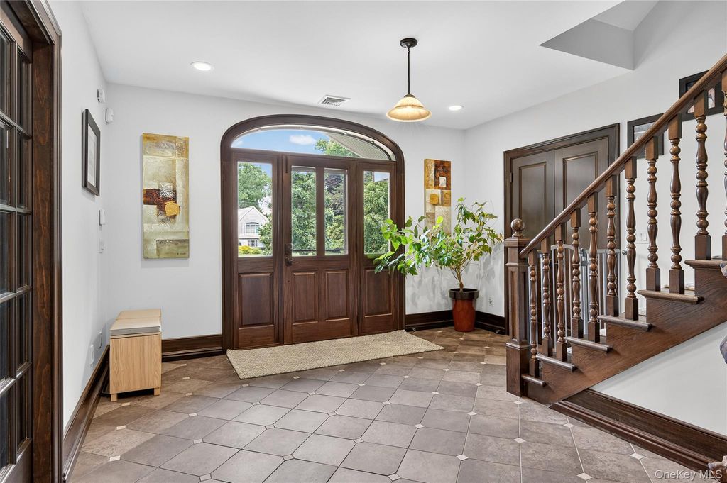 23 Gloria Lane, Huntington, NY 11743 — photo 3