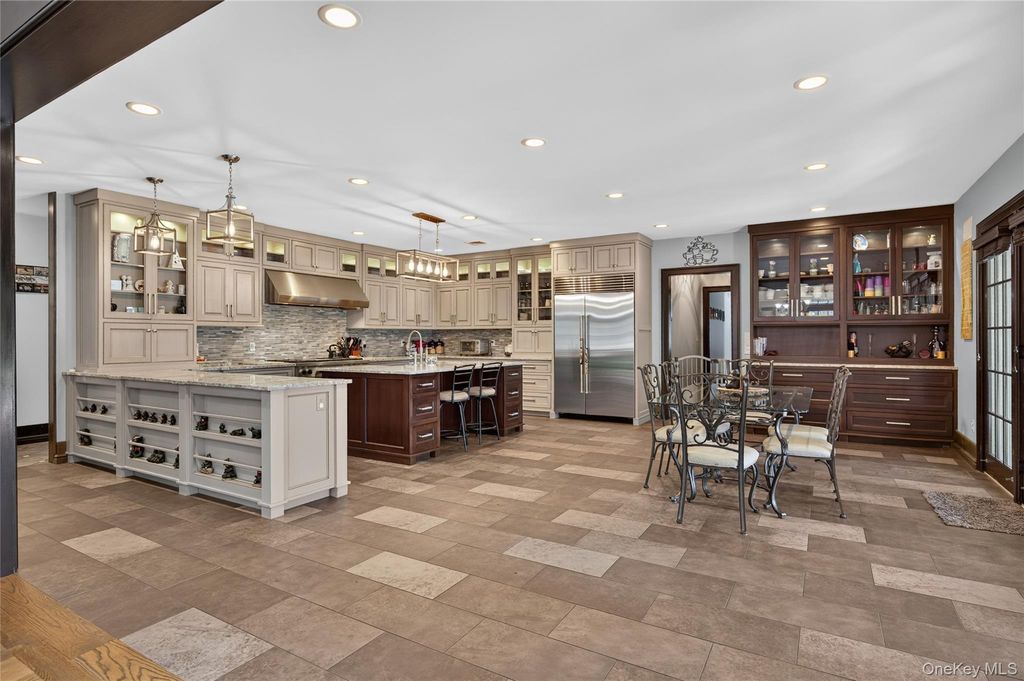 23 Gloria Lane, Huntington, NY 11743 — photo 4