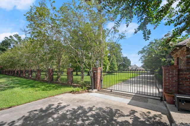 13505 N Amiss Rd, Baton Rouge, LA 70810