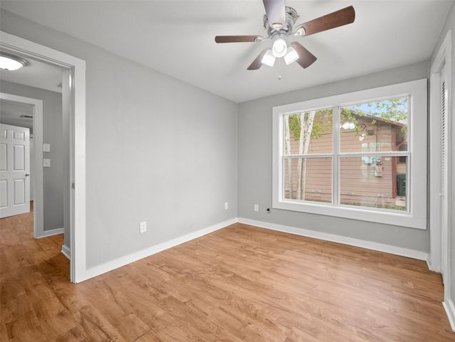 107 Mulberry Street, Hallettsville, TX 77964