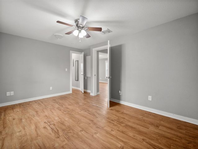 107 Mulberry Street, Hallettsville, TX 77964