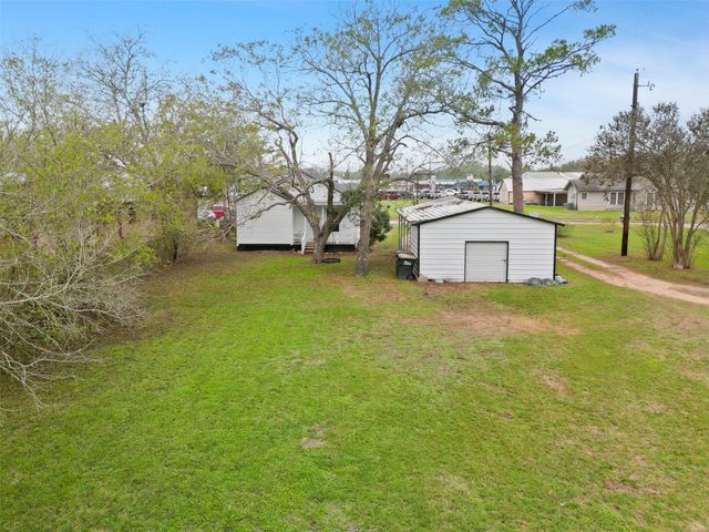 107 Mulberry Street, Hallettsville, TX 77964