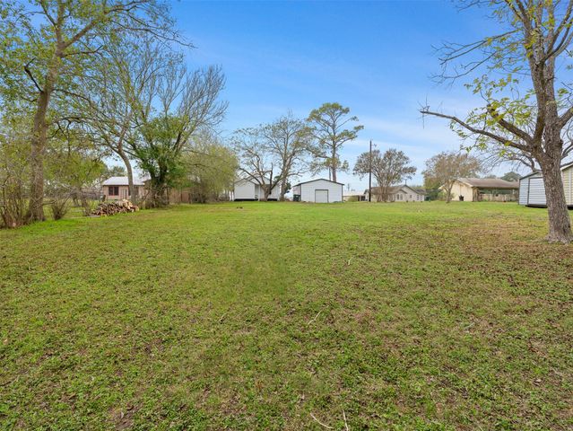 107 Mulberry Street, Hallettsville, TX 77964