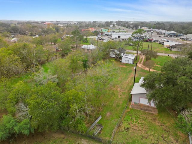 107 Mulberry Street, Hallettsville, TX 77964