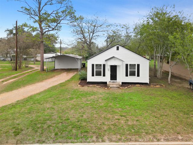 107 Mulberry Street, Hallettsville, TX 77964