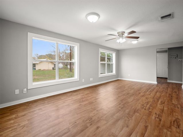 107 Mulberry Street, Hallettsville, TX 77964