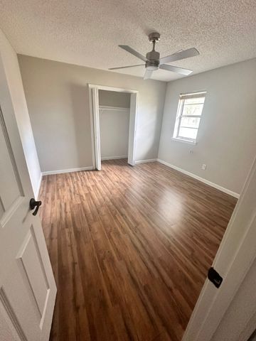 2406 16th Street, Bentonville, AR 72712