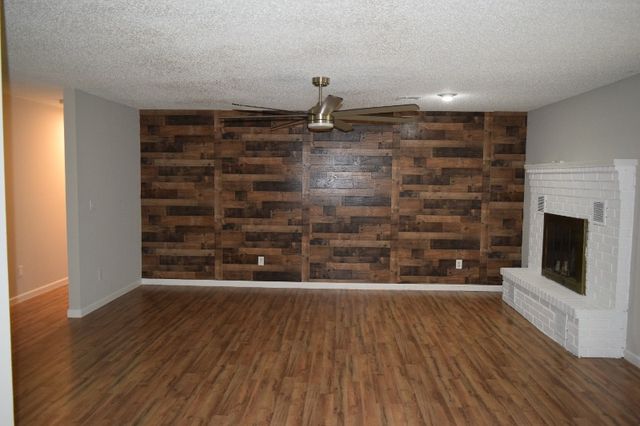 2406 16th Street, Bentonville, AR 72712