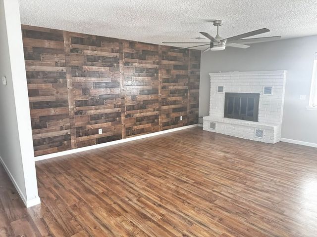 2406 16th Street, Bentonville, AR 72712