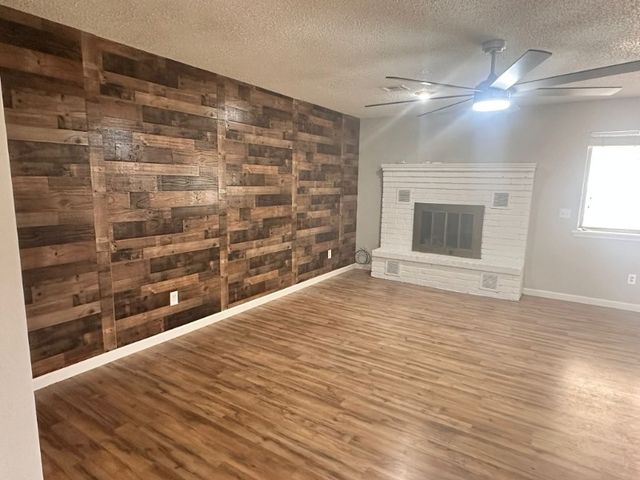 2406 16th Street, Bentonville, AR 72712