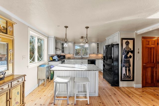 92 Lookout Point Rd, Plymouth, MA 02360