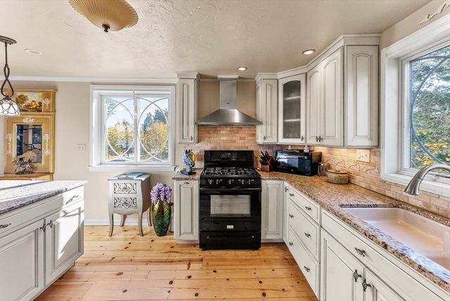 92 Lookout Point Rd, Plymouth, MA 02360