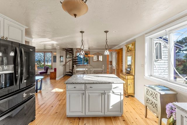 92 Lookout Point Rd, Plymouth, MA 02360
