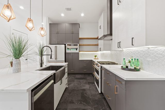 3304 E 17th ST B, Austin, TX 78721
