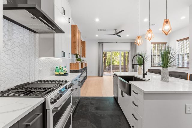 3304 E 17th ST B, Austin, TX 78721