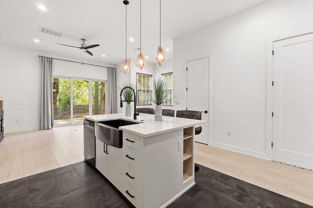 3304 E 17th ST B, Austin, TX 78721