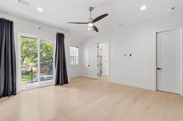 3304 E 17th ST B, Austin, TX 78721
