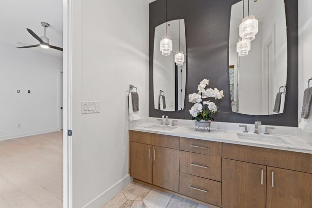 3304 E 17th ST B, Austin, TX 78721