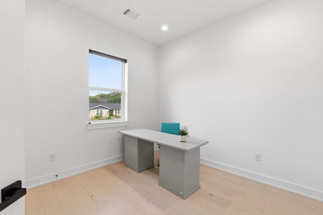 3304 E 17th ST B, Austin, TX 78721