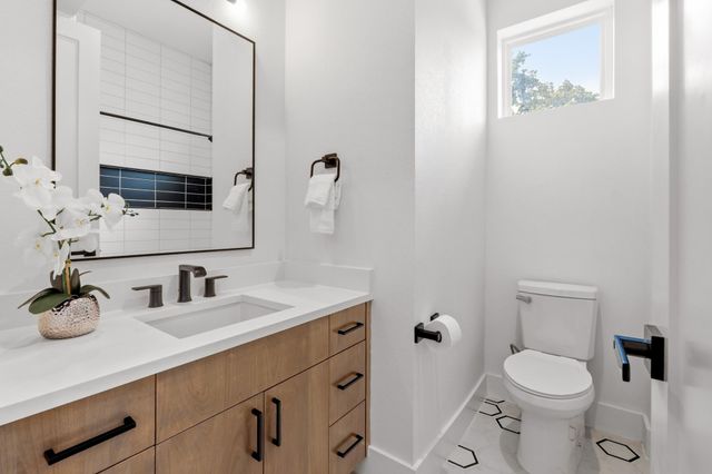 3304 E 17th ST B, Austin, TX 78721