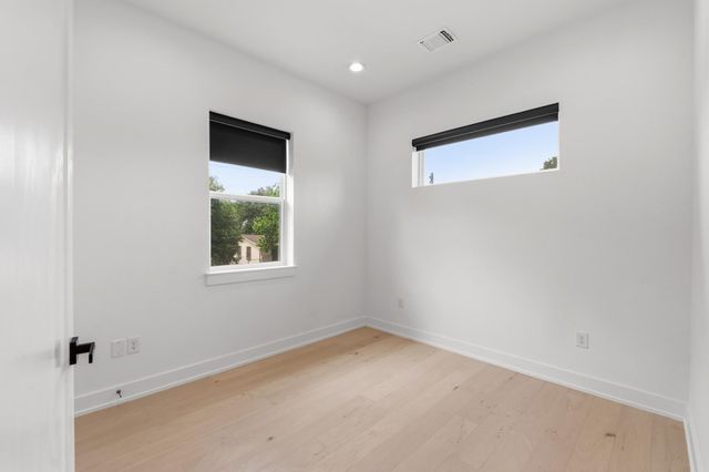 3304 E 17th ST B, Austin, TX 78721