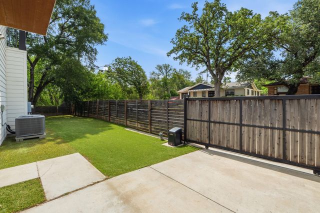 3304 E 17th ST B, Austin, TX 78721