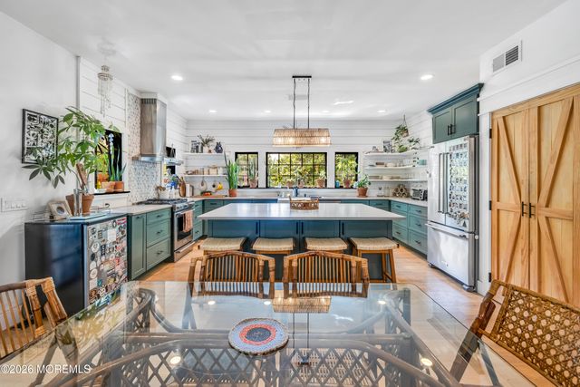95 Willry Street, Woodbridge, NJ 07095