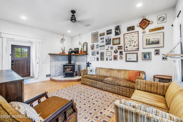 95 Willry Street, Woodbridge, NJ 07095