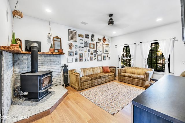 95 Willry Street, Woodbridge, NJ 07095