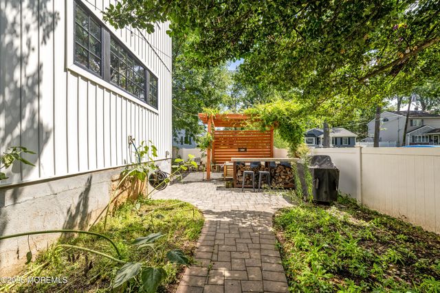 95 Willry Street, Woodbridge, NJ 07095