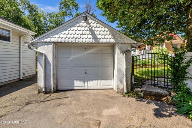 95 Willry Street, Woodbridge, NJ 07095