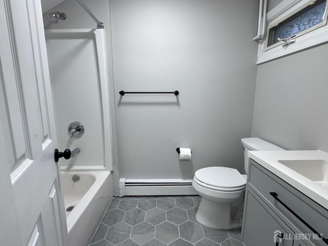 6 Seaglade Circle B, Old Bridge, NJ 07735
