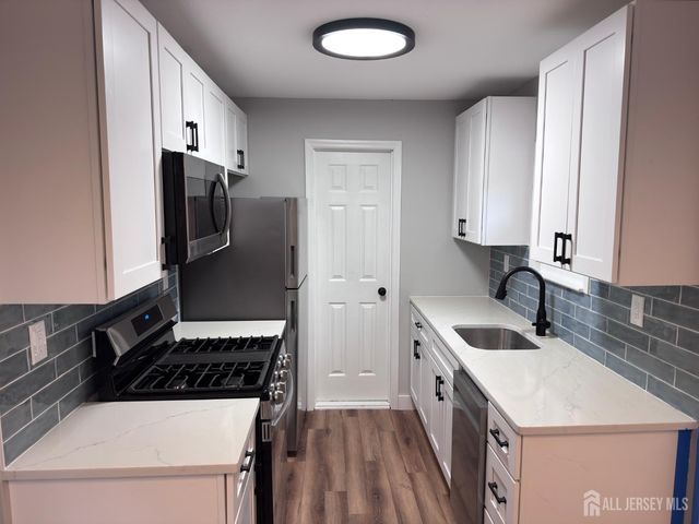 6 Seaglade Circle B, Old Bridge, NJ 07735