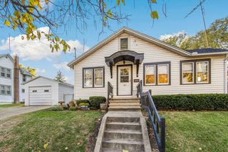 1017 S Galena Avenue, Dixon, IL 61021