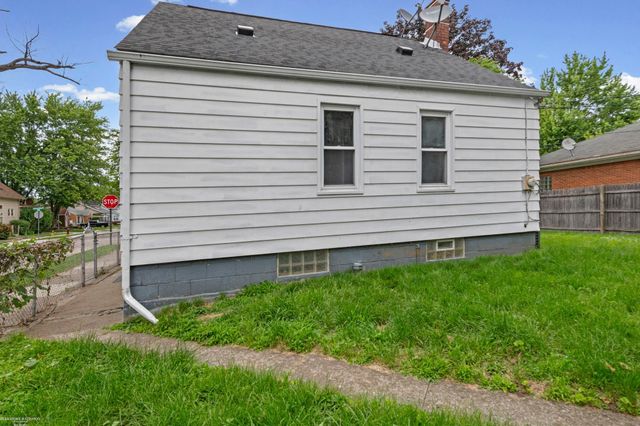15006 Crescentwood Avenue, Eastpointe, MI 48021